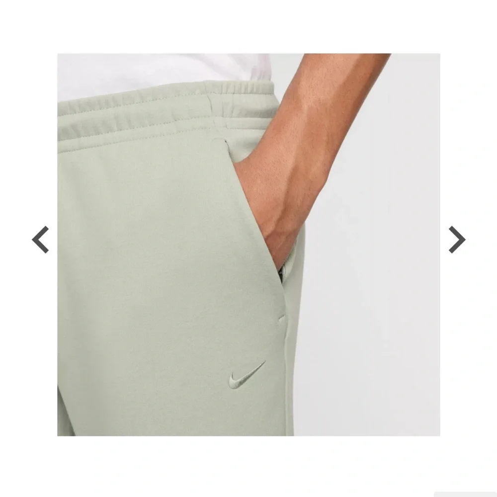 Nike Joggers.  NWT. Never worn - Picture 4 of 5